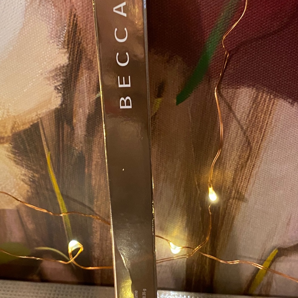 BECCA COSMETIC  /  Lil Definer